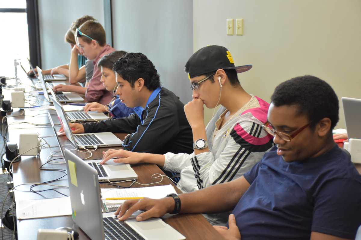 Students making games at intro to video game creation summercamp